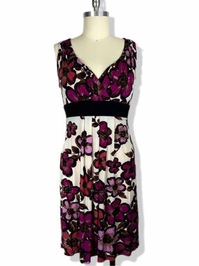 Ronni Nicole Sleeveless Floral V-Neck Dress in Magenta, Pink and White